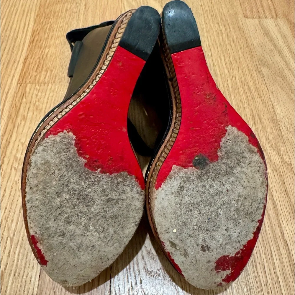 CHRISTIAN LOUBOUTIN Tribuli 140 Chain-trimmed Leather Wedge Sandals - Size 39 - Picture 6 of 6